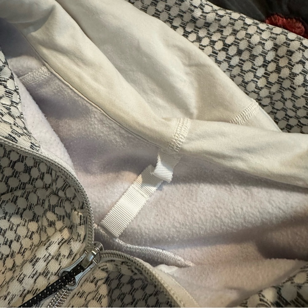 Lululemon Scuba Hoodie III Dottie Eyelet White Black Grey Sz 4 Fleece Activewear - Picture 13 of 14